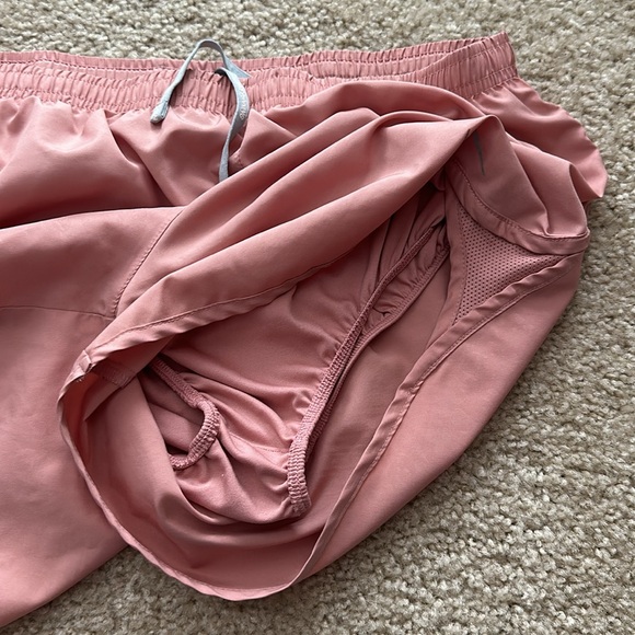 Nike Dry Fit Light Pink Workout Shorts, Women’s Medium - Picture 8 of 8